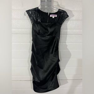 Hailey Logan by Adrianna papell zipper back lace top ruched dress size small